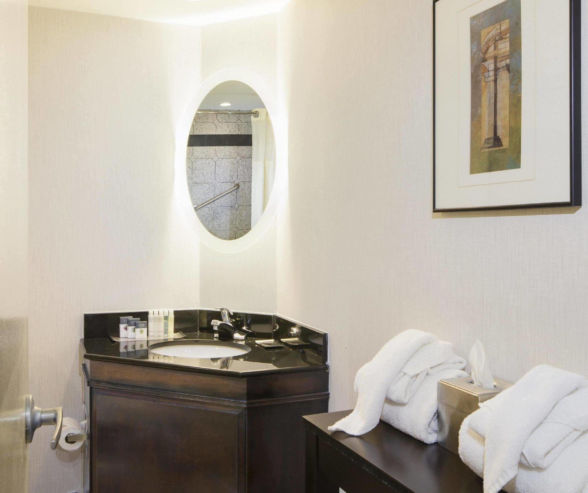 Hotel Hampton & Holly Springs