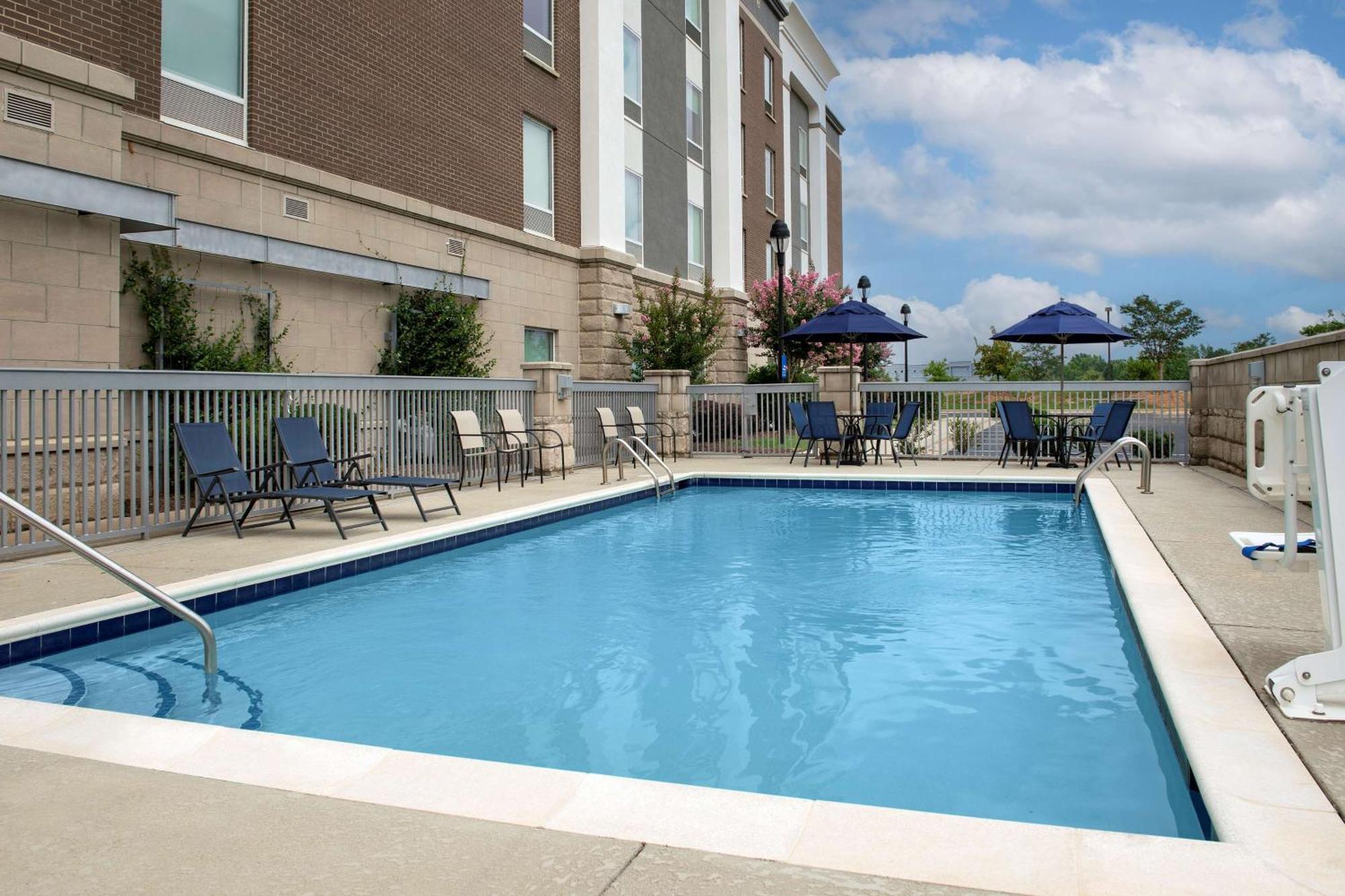 Hampton & Hotel 3*